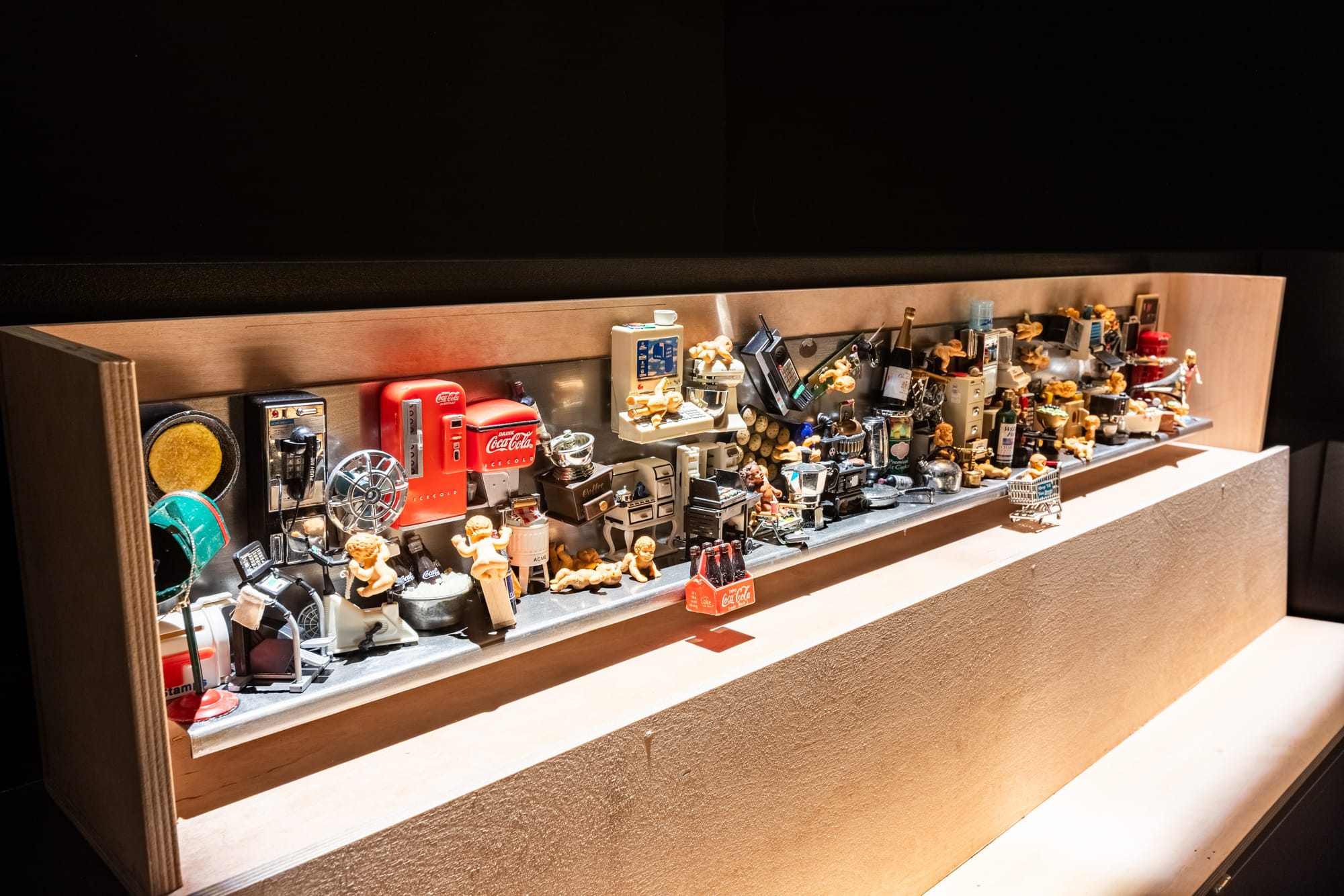 Ipek Duben’s cupids interacting with found objects.